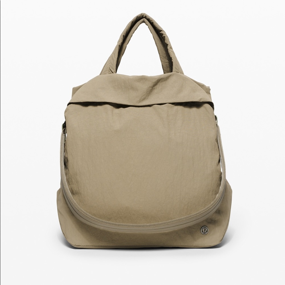 Lululemon On My Level bag 19L